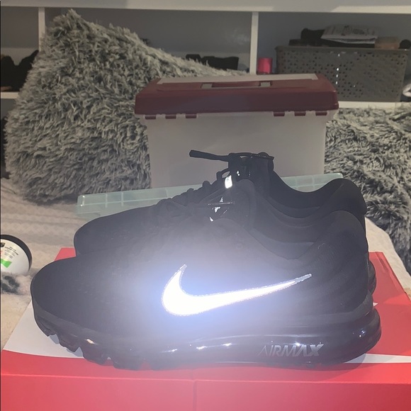 Nike Shoes - Nike Air Max 2017